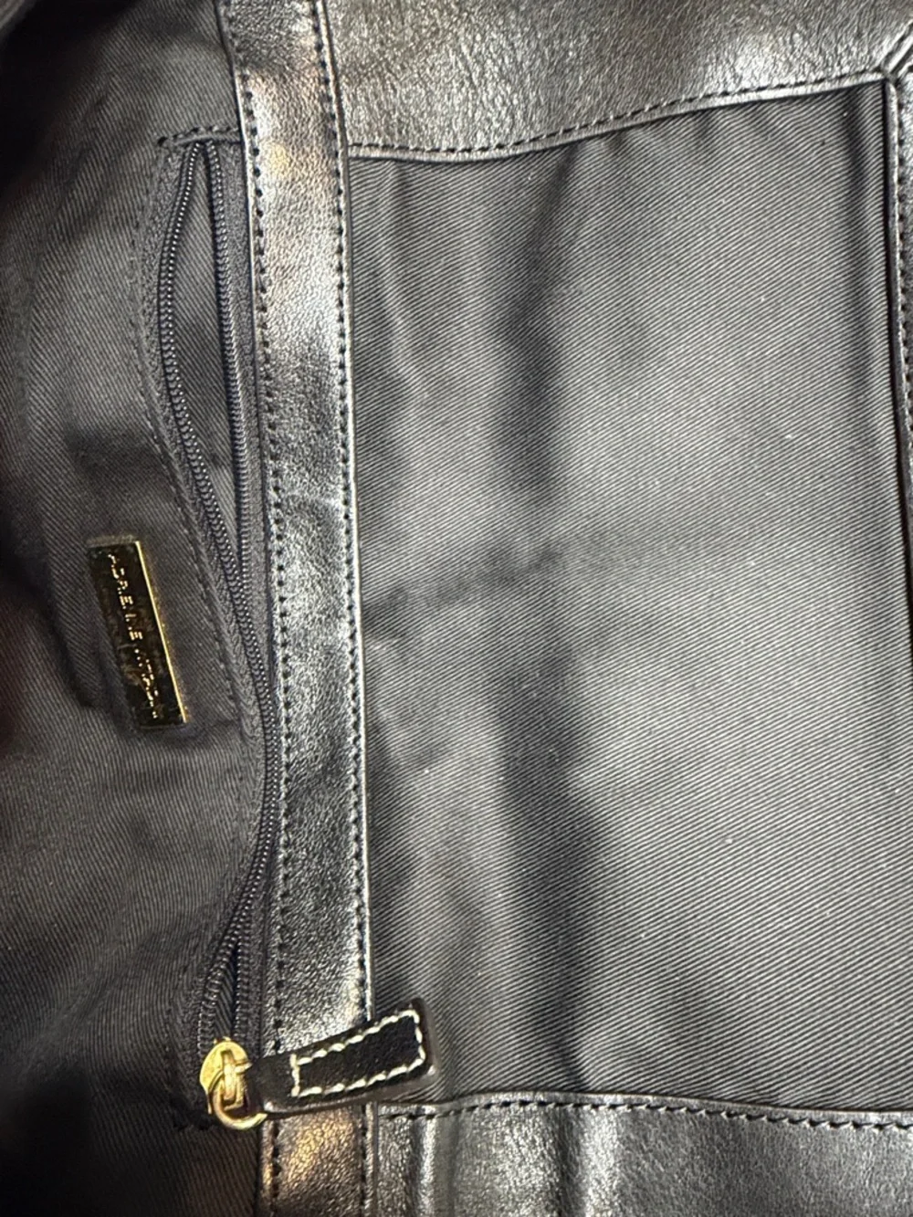 Adrienne Vittadini Black Leather Shoulder Bag Magnetic Closure Contrast Stitchin